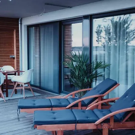 Seeblick & Terrasse! Moderne 96qm Apartment Grossraeschen