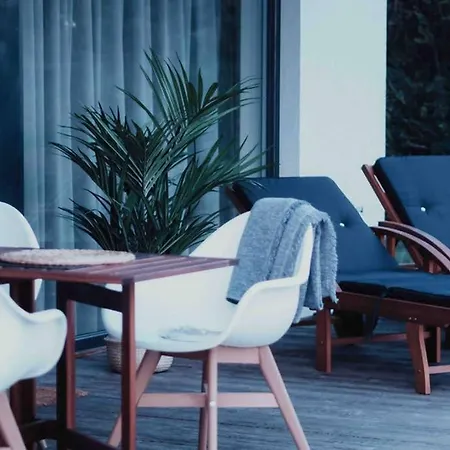 Seeblick & Terrasse! Moderne 96qm Apartment Grossraeschen
