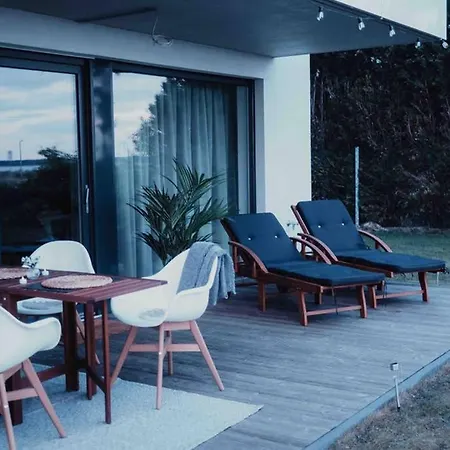 Seeblick & Terrasse! Moderne 96qm Apartment Grossraeschen